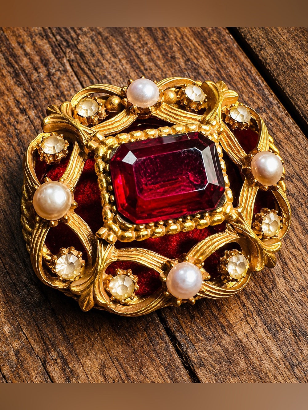 425. Vintage Florenza Jeweled Trinket Box Red Crystal Faux Pearl Gold Tone 1960s